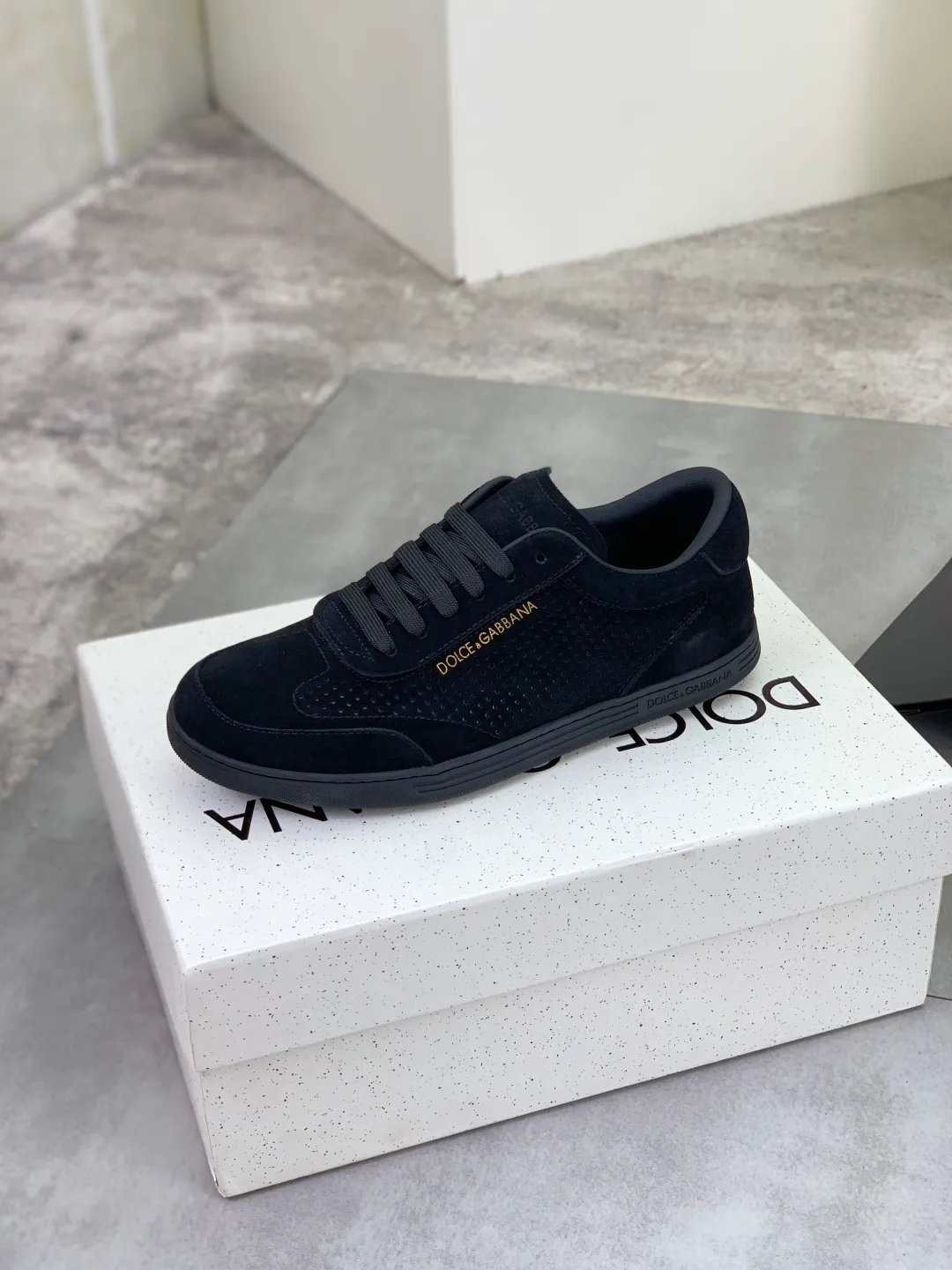 Men's shoes P500 💰 [New model] The latest hot model, top original quality, the official website is synchronized with "DOLCE&GABBANA [Dolce & Gabbana] ~ High Quality." The effect is low-cut casual DG men's shoes, loved by many celebrities, using high-end imported first-layer frosted calfskin with punched logo design + cowhide feet, simple and elegant, perfect interpretation of the latest inspiration for shoes, classic and fashionable integration, luxury dream, dominating fashion Suitable for drivers, light and comfortable to drive, light and breathable for outdoor travel, high-end quality, trustworthy, 3️⃣color🉑️choice! Code number: 38-46